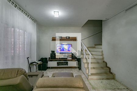 Sala de casa para alugar com 3 quartos, 243m² em Jardim Santa Emilia, São Paulo