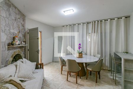 Sala de casa para alugar com 3 quartos, 243m² em Jardim Santa Emilia, São Paulo