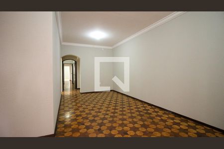 Casa para alugar com 3 quartos, 250m² em Vila Margarida, São Paulo