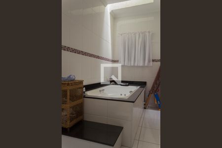 Banheiro da Suíte 1 de casa à venda com 3 quartos, 132m² em Vila Alvinopolis, São Bernardo do Campo
