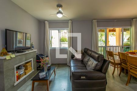 Sala de estar de casa de condomínio para alugar com 3 quartos, 170m² em Jardim da Gloria, Cotia