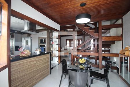 Sala de casa de condomínio à venda com 5 quartos, 216m² em Taquara, Rio de Janeiro