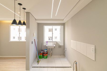 Sala/Cozinha/Área de Serviço  de apartamento para alugar com 2 quartos, 44m² em Jardim Helian, São Paulo