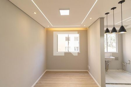 Sala/Cozinha/Área de Serviço  de apartamento para alugar com 2 quartos, 44m² em Jardim Helian, São Paulo