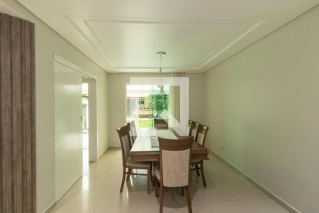 Sala de casa para alugar com 4 quartos, 250m² em Uberaba, Curitiba