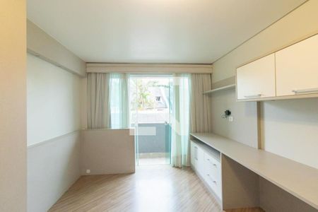 Quarto 1 de casa para alugar com 4 quartos, 250m² em Uberaba, Curitiba
