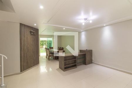 Sala de casa para alugar com 4 quartos, 250m² em Uberaba, Curitiba