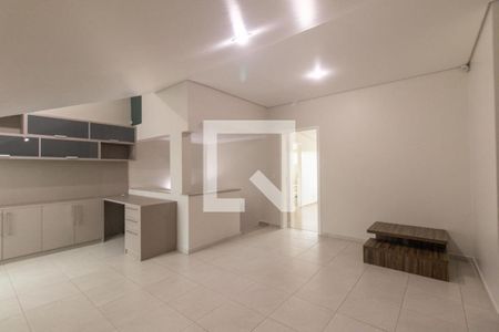 Sala de TV de casa para alugar com 4 quartos, 250m² em Uberaba, Curitiba