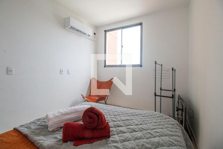 Quarto 1 de apartamento para alugar com 2 quartos, 42m² em Santo Cristo, Rio de Janeiro