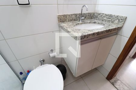 Banheiro Social de apartamento para alugar com 2 quartos, 55m² em Santa Mônica, Uberlândia