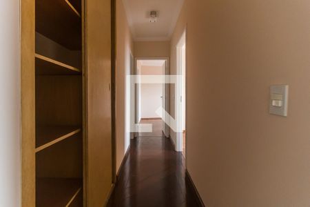 Corredor de apartamento para alugar com 3 quartos, 104m² em Vila Júlia, Poá