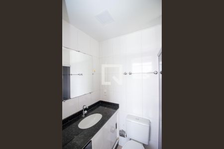 Banheiro da Suíte de apartamento para alugar com 3 quartos, 74m² em Cabral, Contagem