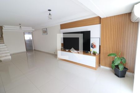 Sala de casa à venda com 3 quartos, 228m² em Cidade das Flores, Osasco