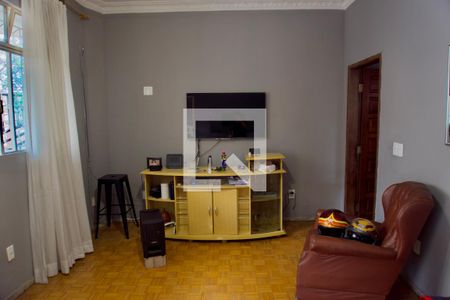 Sala de TV de casa à venda com 3 quartos, 568m² em Calafate, Belo Horizonte