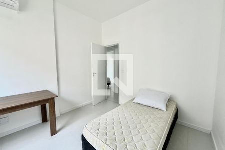 Quarto 1 de apartamento à venda com 3 quartos, 100m² em Copacabana, Rio de Janeiro