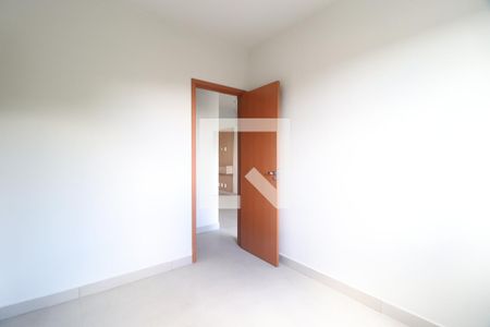 Quarto 1 de apartamento para alugar com 2 quartos, 45m² em Tibery, Uberlândia