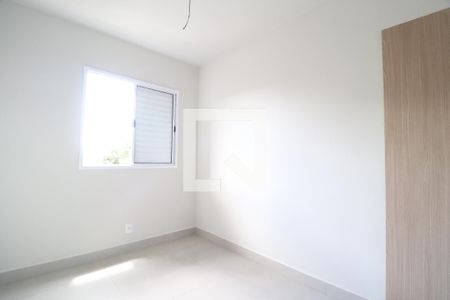 Quarto 1 de apartamento para alugar com 2 quartos, 45m² em Tibery, Uberlândia