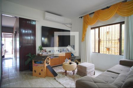 Sala de casa à venda com 3 quartos, 250m² em Santos Dumont, São Leopoldo