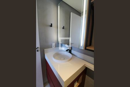 Banheiro do Quarto 1 de apartamento para alugar com 1 quarto, 24m² em Vila Butantã, São Paulo