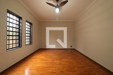 Sala de casa para alugar com 4 quartos, 250m² em Jardim Macedo, Ribeirão Preto