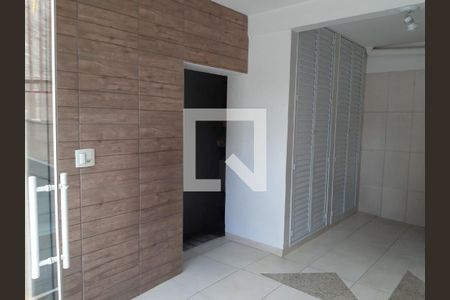 Casa à venda com 3 quartos, 180m² em Parque Sao Domingos, São Paulo