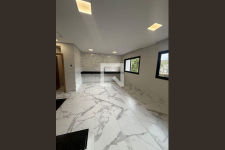 Casa à venda com 2 quartos, 109m² em Vila Mangalot, São Paulo