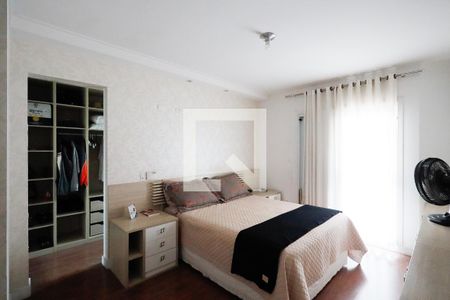 Suíte  de casa à venda com 4 quartos, 240m² em Vila Mazzei, São Paulo