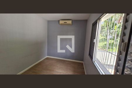 Casa à venda com 3 quartos, 142m² em Parque Maria Domitila, São Paulo