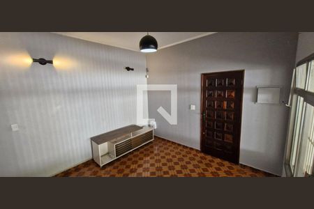 Casa à venda com 3 quartos, 142m² em Parque Maria Domitila, São Paulo