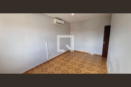 Casa à venda com 3 quartos, 142m² em Parque Maria Domitila, São Paulo