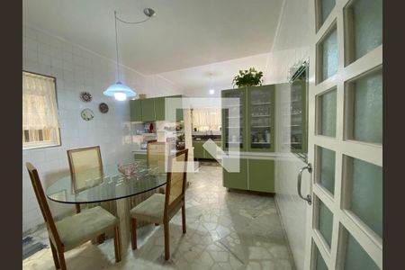 Casa à venda com 3 quartos, 180m² em Vila Mangalot, São Paulo