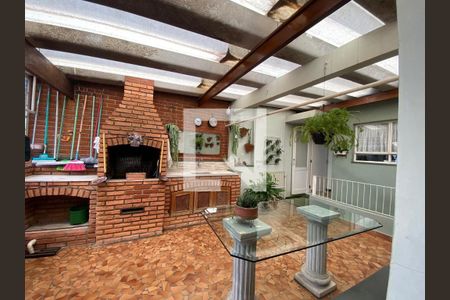 Casa à venda com 3 quartos, 180m² em Vila Mangalot, São Paulo