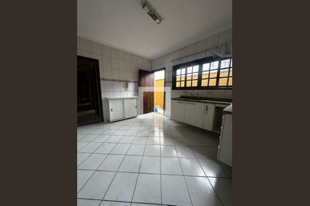 Casa à venda com 3 quartos, 111m² em Vila Zat, São Paulo