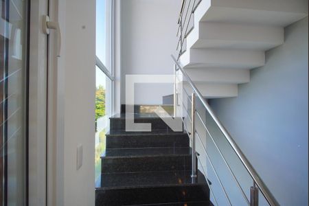 Escada - Acesso Quartos de casa para alugar com 3 quartos, 199m² em Jardim Itu, Porto Alegre
