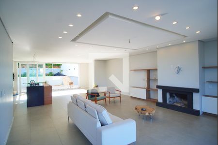 Sala de casa para alugar com 3 quartos, 199m² em Jardim Itu, Porto Alegre