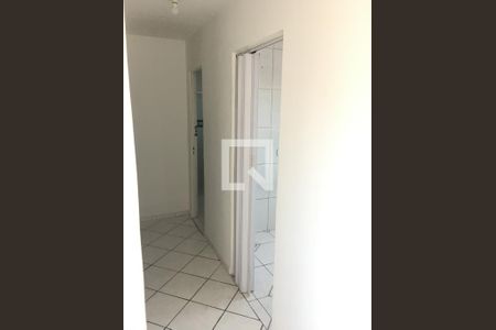Corredor de apartamento à venda com 2 quartos, 48m² em Parque Pinheiros, Taboão da Serra