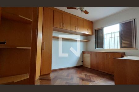 Casa à venda com 4 quartos, 256m² em Parque Sao Domingos, São Paulo