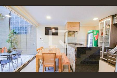 Casa à venda com 4 quartos, 558m² em Vila Albertina, São Paulo