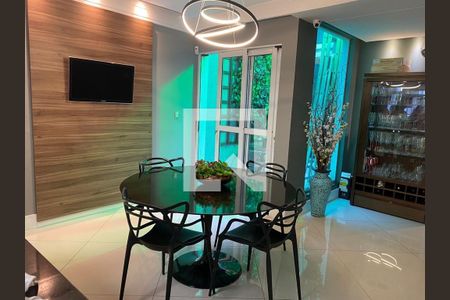 Casa à venda com 3 quartos, 168m² em Parque Maria Domitila, São Paulo