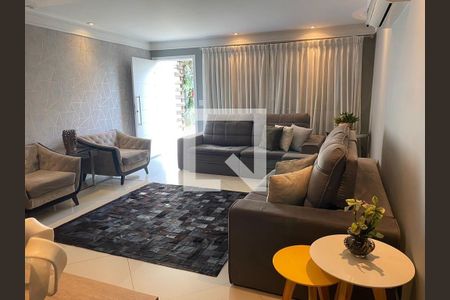 Casa à venda com 3 quartos, 168m² em Parque Maria Domitila, São Paulo