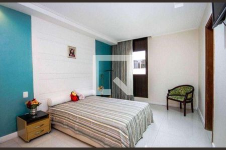 Casa à venda com 4 quartos, 300m² em Parque Maria Domitila, São Paulo