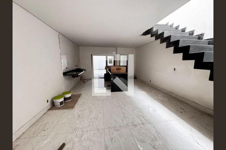 Casa à venda com 3 quartos, 200m² em Parque Sao Domingos, São Paulo
