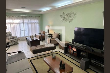 Casa à venda com 5 quartos, 350m² em Vila Carbone, São Paulo