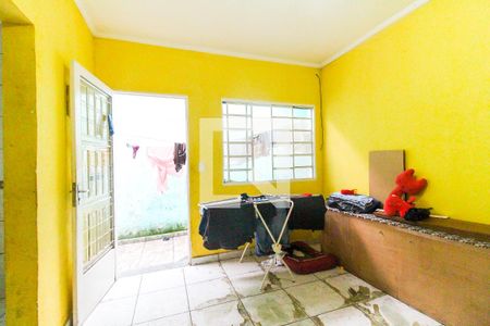 Sala 1 de casa à venda com 2 quartos, 50m² em Vila Carmosina, São Paulo