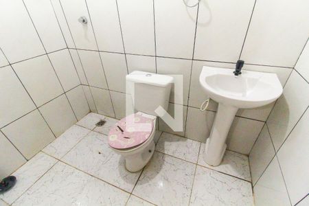 Banheiro da Suíte 1 de casa à venda com 2 quartos, 50m² em Vila Carmosina, São Paulo