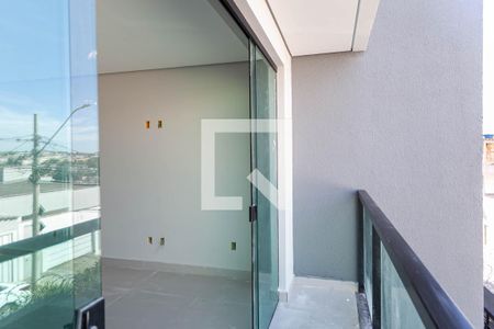 Varanda da sala de casa à venda com 3 quartos, 145m² em Morro do Confisco, Contagem