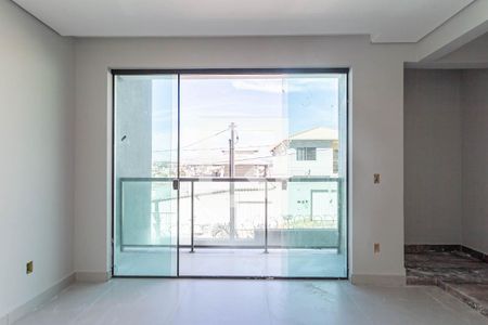 Varanda da sala de casa à venda com 3 quartos, 145m² em Morro do Confisco, Contagem