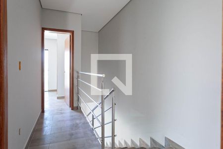 Corredor de casa à venda com 3 quartos, 145m² em Morro do Confisco, Contagem