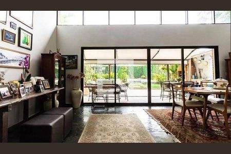 Casa à venda com 4 quartos, 450m² em Vila Madalena, São Paulo