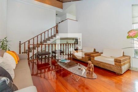 Casa à venda com 3 quartos, 383m² em City América, São Paulo